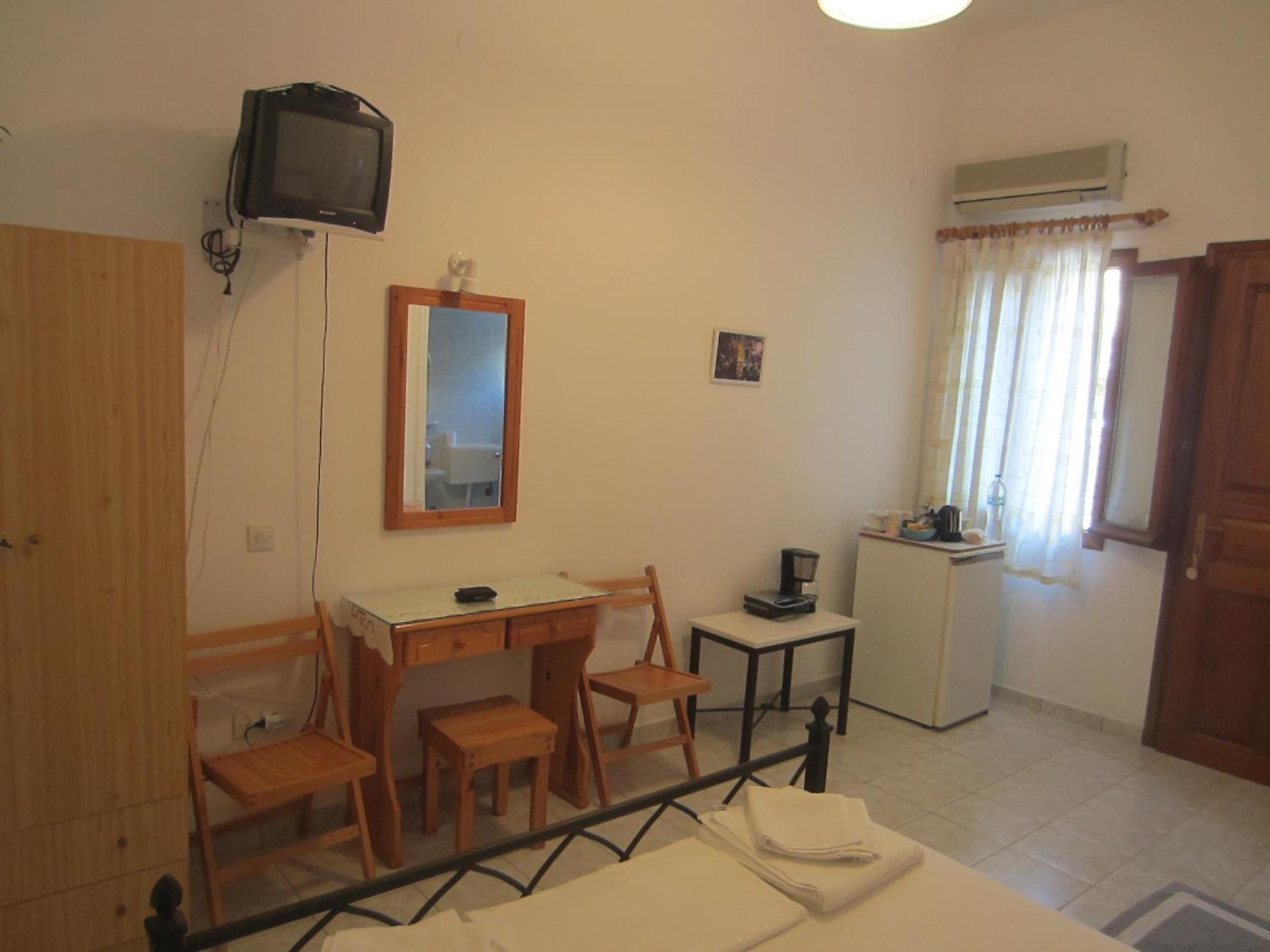 Katerina Apartments Triovasálos エクステリア 写真