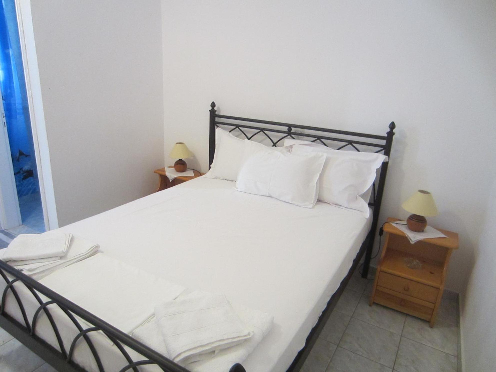 Katerina Apartments Triovasálos エクステリア 写真