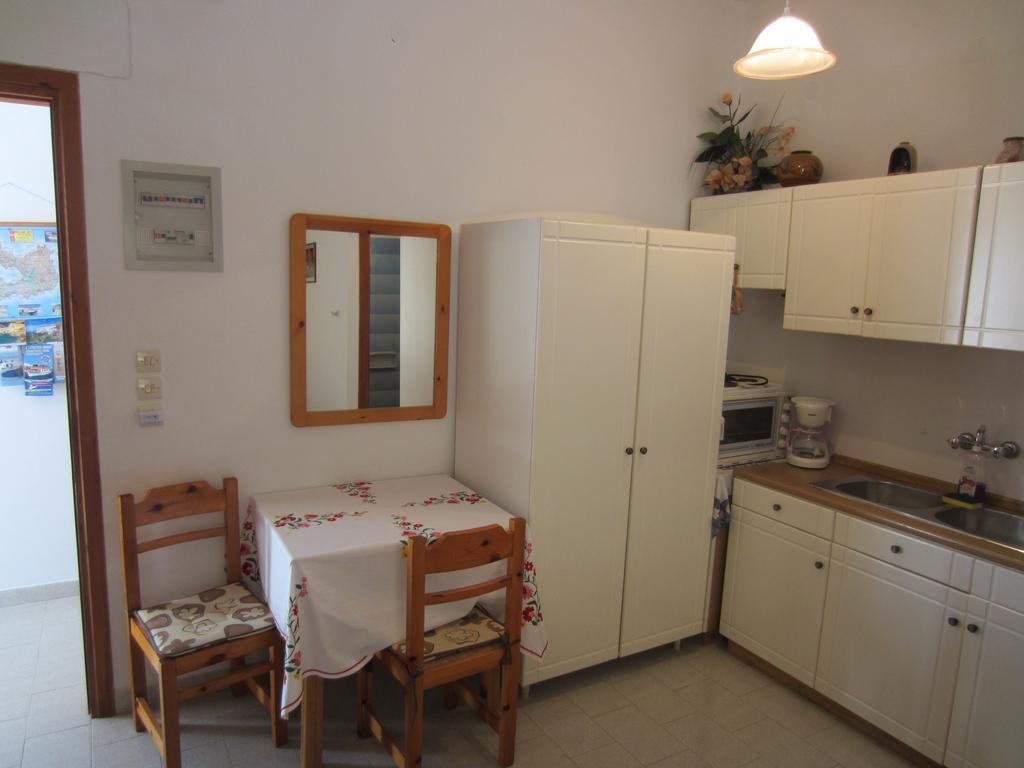 Katerina Apartments Triovasálos エクステリア 写真