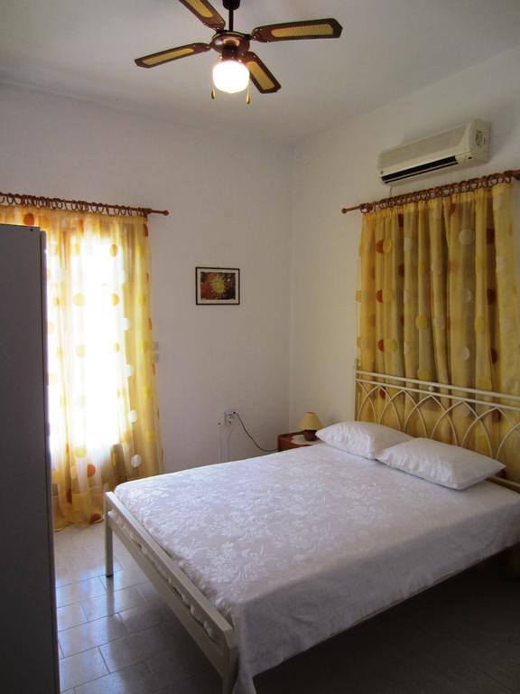 Katerina Apartments Triovasálos エクステリア 写真