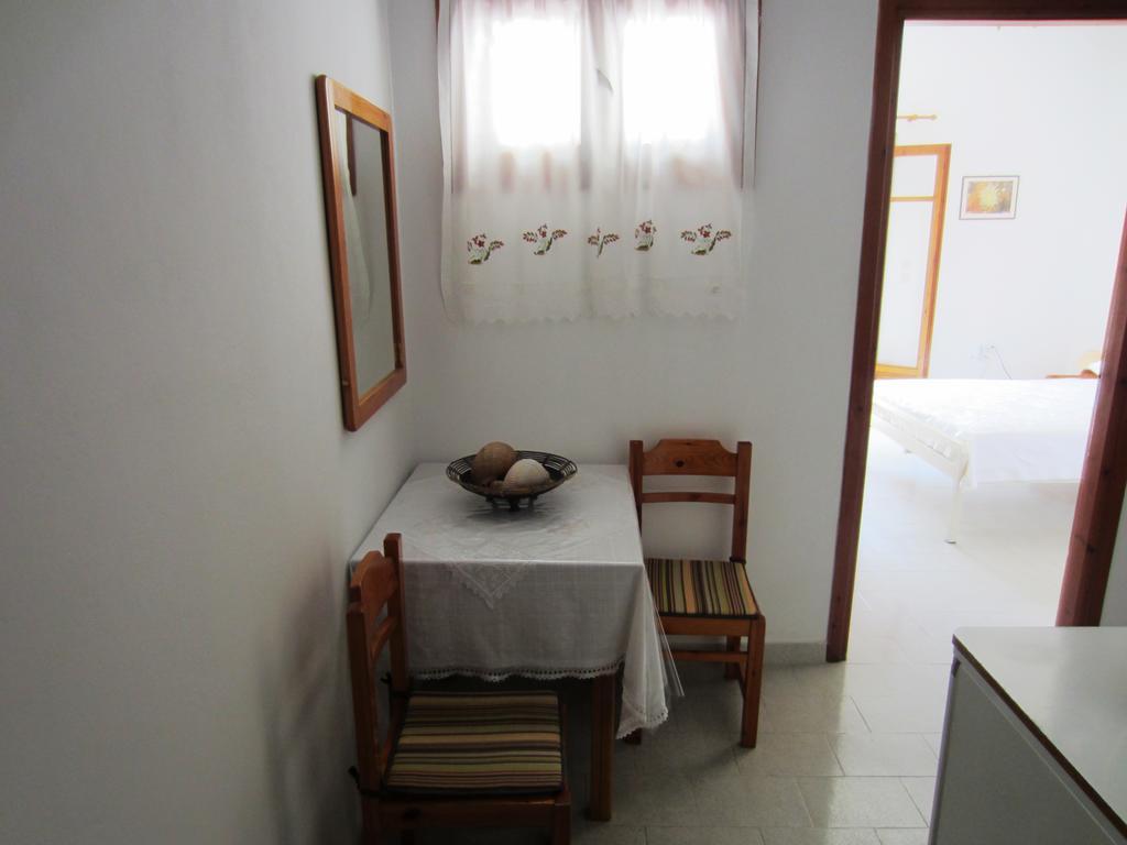 Katerina Apartments Triovasálos エクステリア 写真