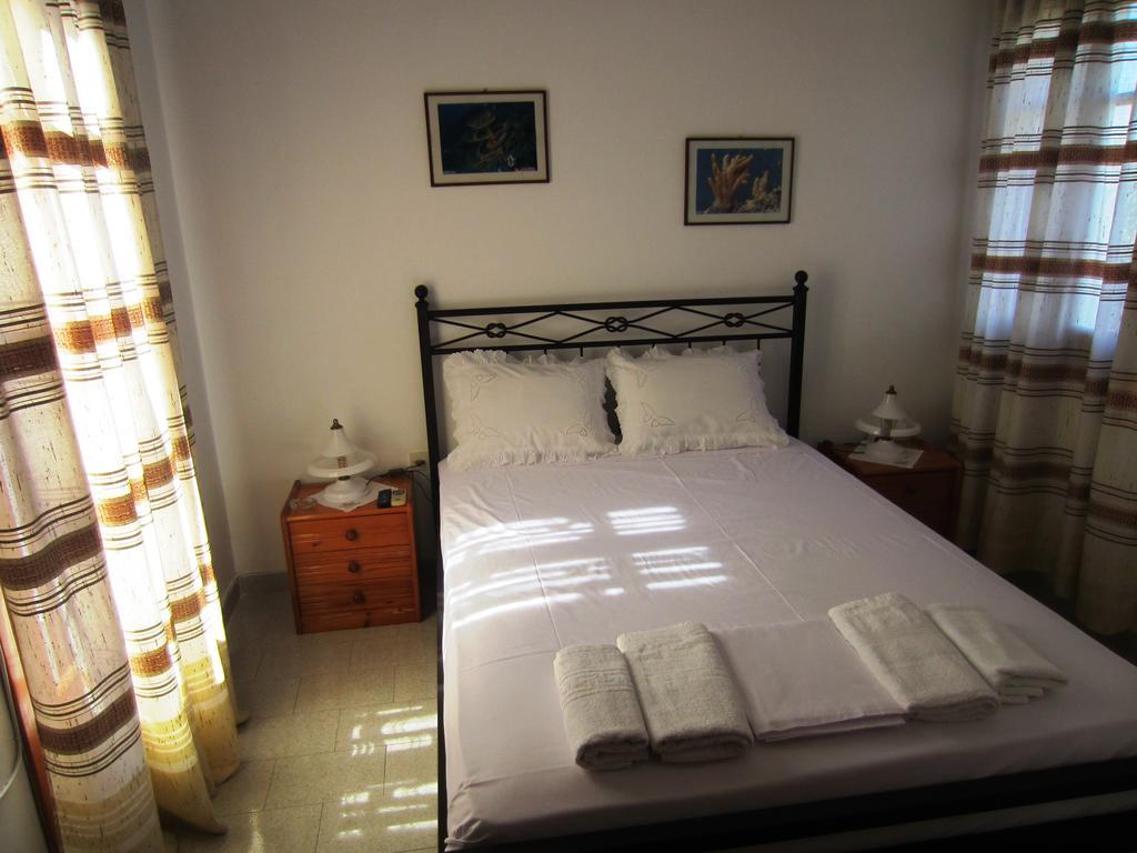 Katerina Apartments Triovasálos エクステリア 写真